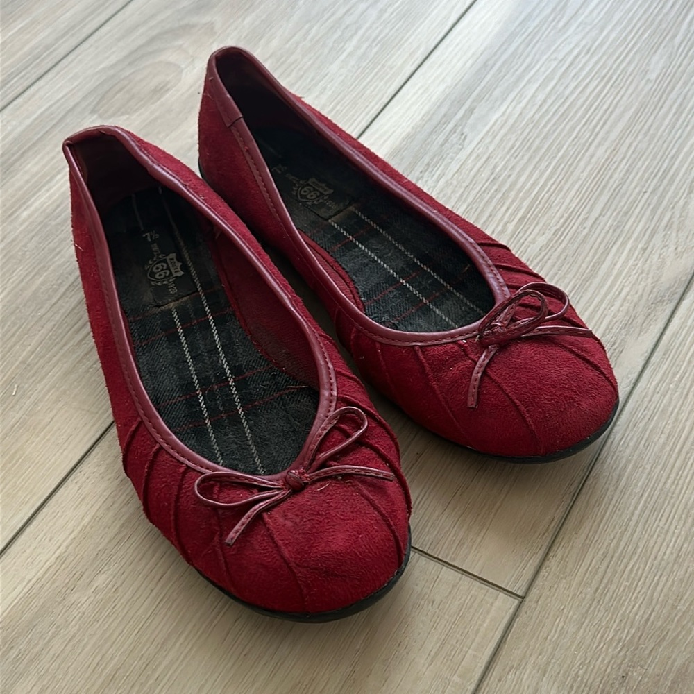 VGUC Women’s Red Bow Suede Flat Flats Shoes Size 7.5